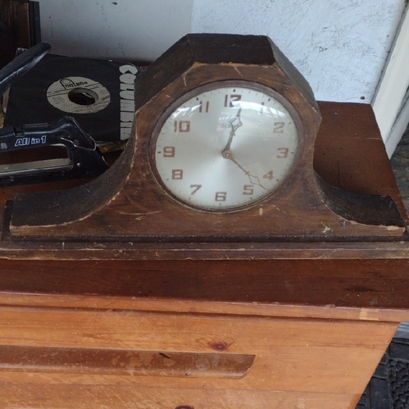 1920's Mantel Oak Clock - Picture 1 of 2